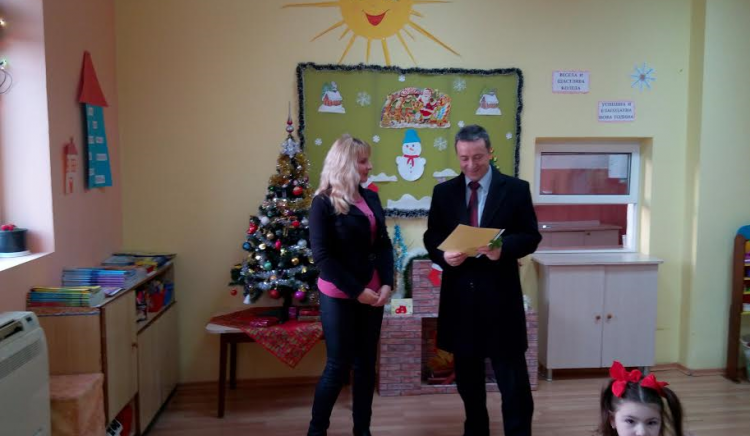 Янаки Стоилов направи дарение в рамките на кампанията „Солидарна Коледа“